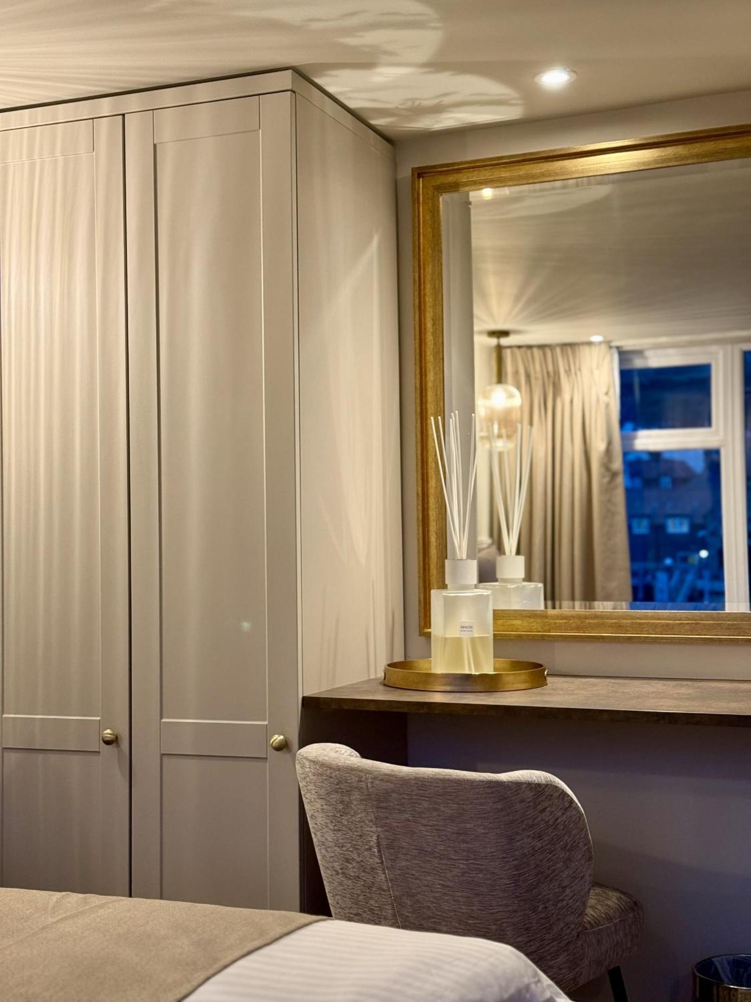 Number 3 Pier Road Suites 휫비 외부 사진